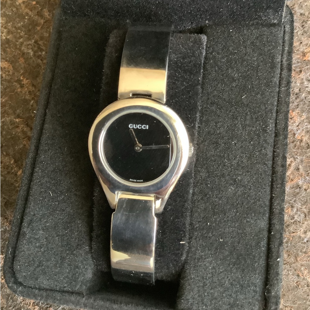 Ladies GUCCI buckle bangle dress watch ❤️❤️ - Picture 10 of 12